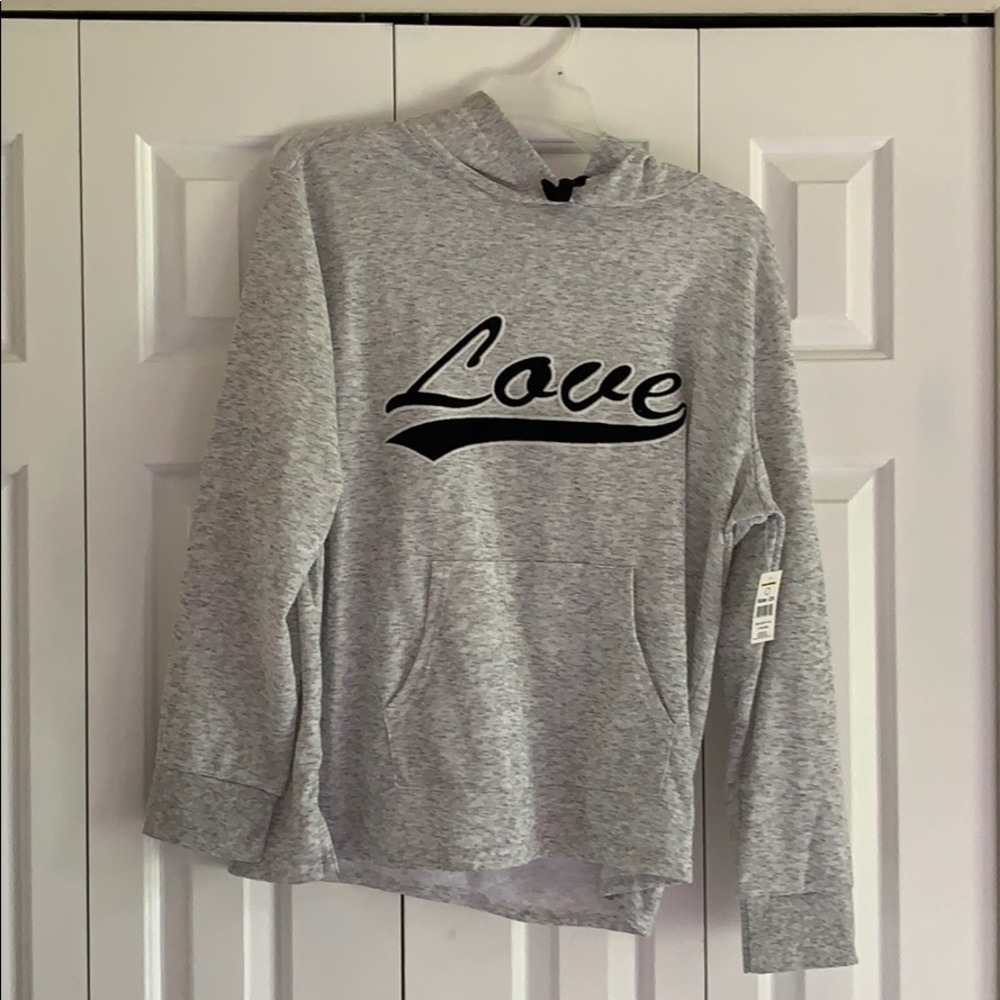 Gray sweatshirt with hood.
